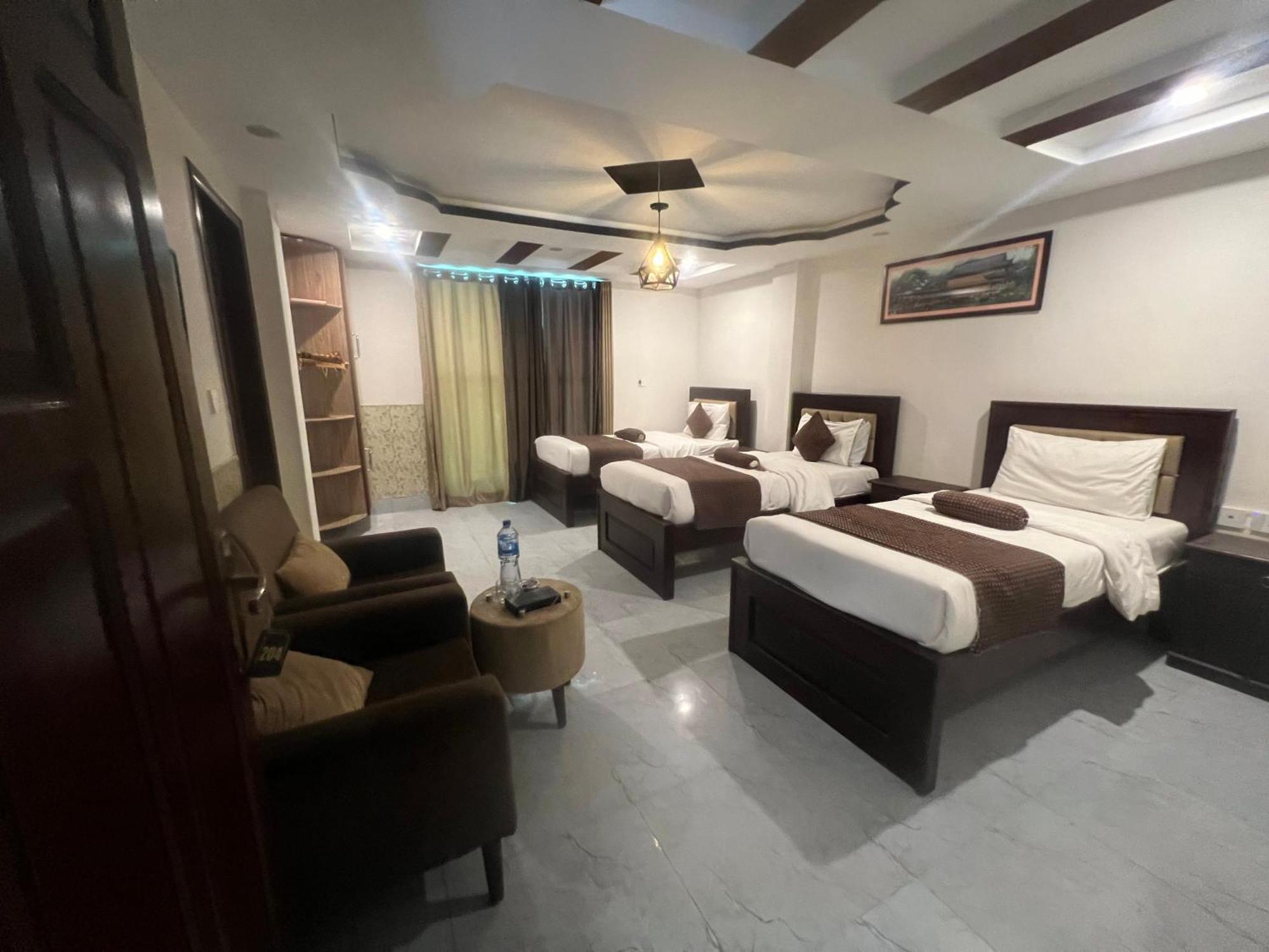 Hotel Birmingham Palace Kalam By Khan Familia 外观 照片