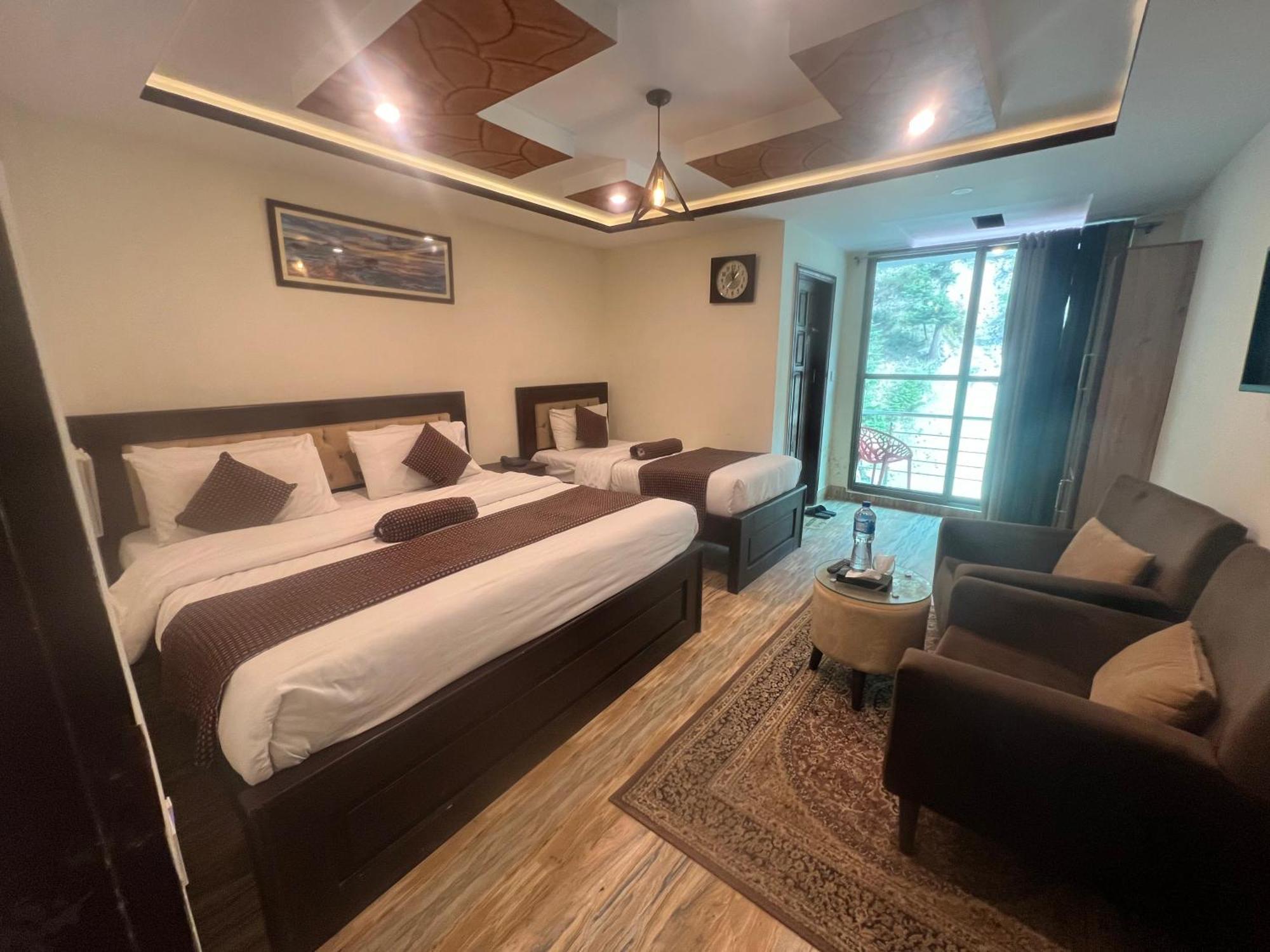 Hotel Birmingham Palace Kalam By Khan Familia 外观 照片